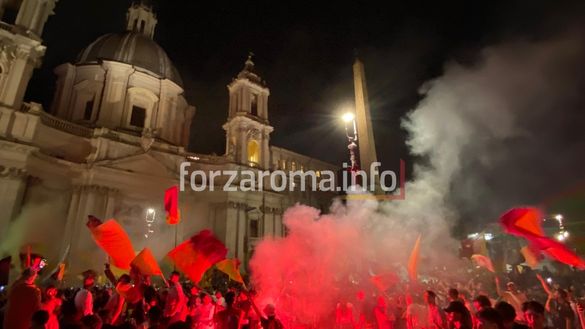 Festa Roma per i 98 anni: diecimila tifosi in corteo tra cori e bandiere – LIVE- immagine 4
