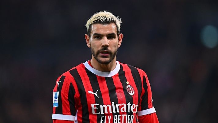 UDINE, ITALY - APRIL 11: Theo Hernandez of AC Milan during the Serie A match between Udinese and AC Milan at Stadio Friuli on April 11, 2025 in Udine, Italy. (Photo by Alessandro Sabattini/Getty Images) HERE WE GO – Theo va in Arabia da Inzaghi, è fatta con l’Al Hilal! Ecco quanto incassa il Milan - immagine 1