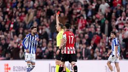 Cuadra, che erroraccio nel derby tra Athletic e Real Sociedad! Polemiche dell’Erreala per un rosso