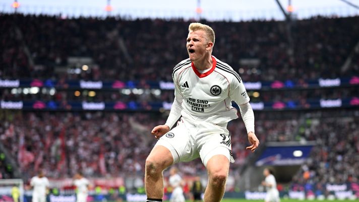 FRANKFURT AM MAIN, GERMANY - APRIL 05: Jonathan Burkardt of Eintracht Frankfurt celebrates scoring his team's first goal during the Bundesliga match between Eintracht Frankfurt and 1. FC Köln at Deutsche Bank Park on April 05, 2026 in Frankfurt am Main, Germany. (Photo by Neil Baynes/Getty Images) Wolfsburg-Eintracht Francoforte: come vedere gratis il match di Bundesliga - immagine 1
