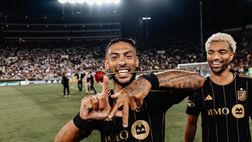 Los Angeles FC, in attesa di Giroud: Bouanga decide il derby e festeggia con una rosa