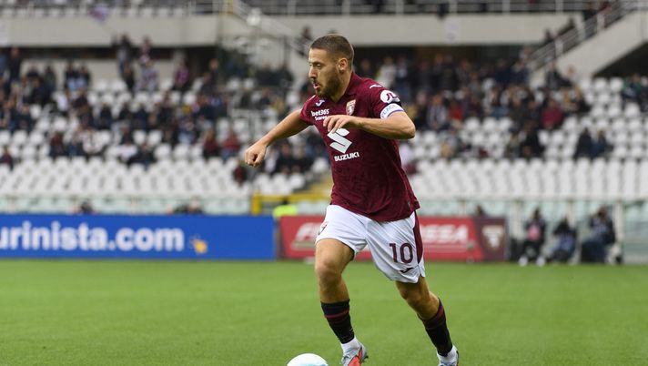 TURIN, ITALY - NOVEMBER 2: Nikola Vlasic of Torino FC in action during the Serie A match between Torino FC and Pisa SC at Stadio Olimpico Grande Torino on November 2, 2025 in Turin, Italy. (Photo by Stefano Guidi - Torino FC/Torino FC 1906 via Getty Images) Toro in nazionale: Vlasic si prende la scena con un gol, panchina per Masina - immagine 1