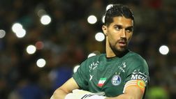 Iran, giocatore squalificato per aver abbracciato tifosa entrata in campo