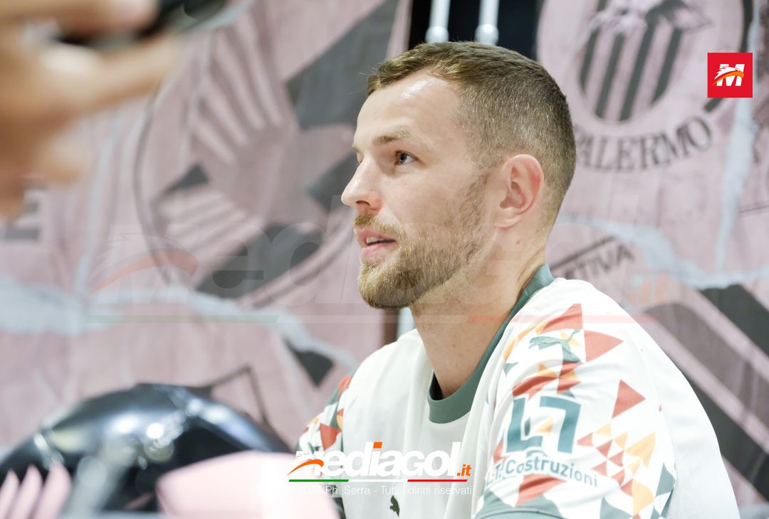 FOTO, i tifosi rosanero incontrano i propri beniamini alla Rinascente (Gallery) - immagine 27