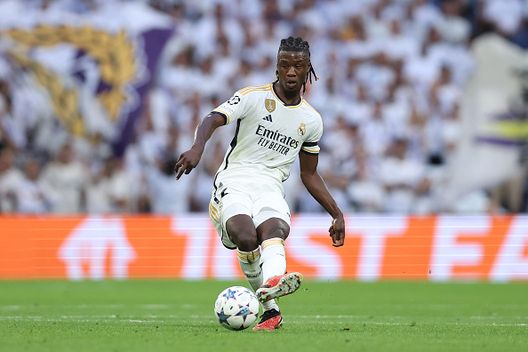MADRID, SPAIN - SEPTEMBER 20: Eduardo Camavinga del Real Madrid CF controlla il pallone durante la partita di UEFA Champions League tra Real Madrid CF e Union Berlin allo stadio Santiago Bernabeu il 20 settembre 2023 a Madrid, Spagna. (Photo by Gonzalo Arroyo Moreno/Getty Images) Real Madrid, Camavinga in difficoltà: può finire sul mercato- immagine 2
