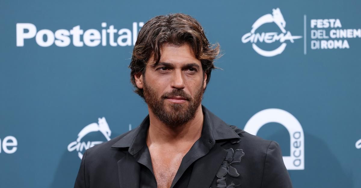 Can Yaman a Fiorello: “In Turchia tifo Besiktas, ma da quando sono in Italia la mia squadra è…”