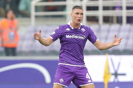 FLORENCE, ITALY - AUGUST 27: Nikola Milenkovic of ACF Fiorentina reacts during the Serie A TIM match between ACF Fiorentina and US Lecce at Stadio Artemio Franchi on August 27, 2023 in Florence, Italy. (Photo by Gabriele Maltinti/Getty Images) Il peso della Conference sul mercato. Ma il difensore serve a tutti i costi- immagine 2