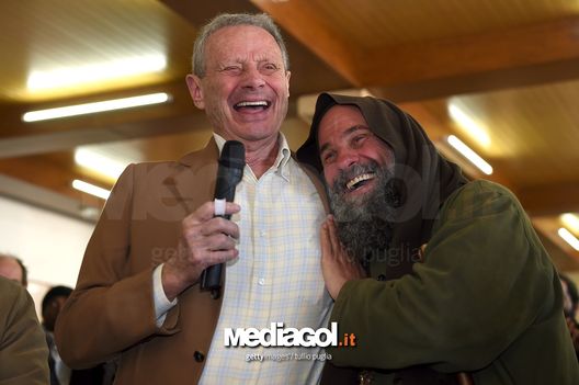 Maurizio Zamparini con Biagio Conte (Puglia/Getty) Palermo
