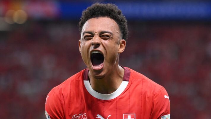 FRANKFURT AM MAIN, GERMANY - JUNE 23: Dan Ndoye of Switzerland celebrates scoring his team's first goal during the UEFA EURO 2024 group stage match between Switzerland and Germany at Frankfurt Arena on June 23, 2024 in Frankfurt am Main, Germany. (Photo by Stu Forster/Getty Images) Svizzera, l’assist di Ndoye non basta: Inghilterra in semifinale e Sommer… - immagine 1