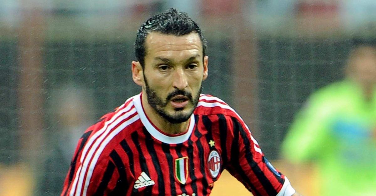 corsa champions zambrotta la juventus 232 messa peggio del milan la vedo dura per i bianconeri da Pianetamilan.it corsa champions zambrotta la juventus 232 messa peggio del milan la vedo dura per i bianconeri