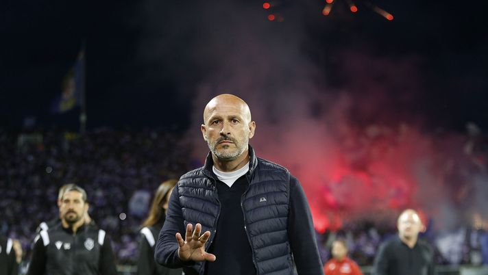 FLORENCE, ITALY - MAY 11: Head coach Vincenzo Italiano manager of ACF Fiorentina gestures during the UEFA Europa Conference League semi-final first leg match between ACF Fiorentina and FC Basel at Poznan Stadium on May 11, 2023 in Florence, Italy. (Photo by Gabriele Maltinti/Getty Images)  Fiorentina