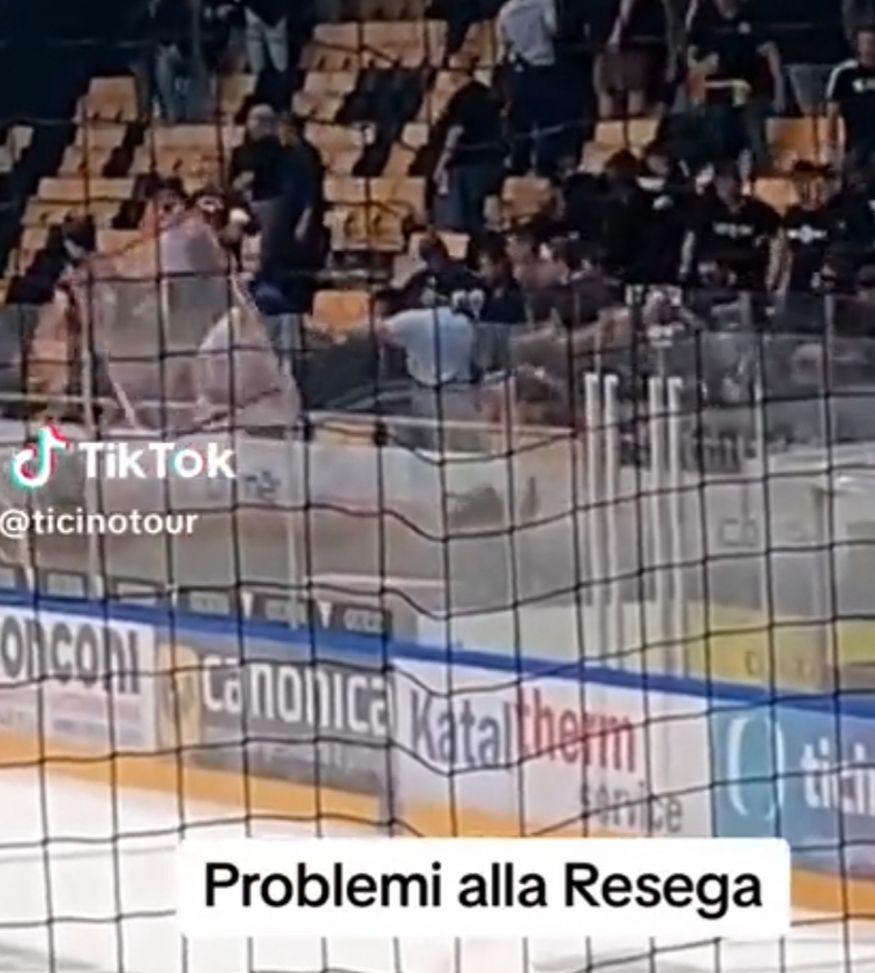 Lugano, derby ticinese: nella rissa i tifosi si scagliano contro una porta da hockey…- immagine 2