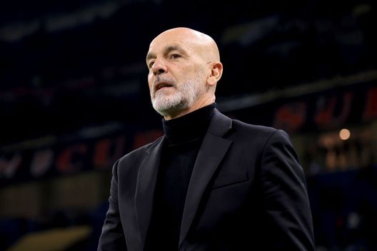 MILAN, ITALY - NOVEMBER 07: Stefano Pioli Head coach of AC Milan looks on during the UEFA Champions League match between AC Milan and Paris Saint-Germain at Stadio Giuseppe Meazza on November 07, 2023 in Milan, Italy. (Photo by Giuseppe Cottini/AC Milan via Getty Images) FINALE – Milan-Fiorentina 1-0. Un’ingenuità costa cara, attacco ancora a secco - immagine 2