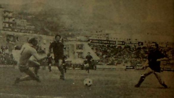 La rete decisiva di Burla, attaccante della Cavese, per la vittoria dei metelliani al Vestuti di Salerno nel derby del 1979 Salernitana-Cavese