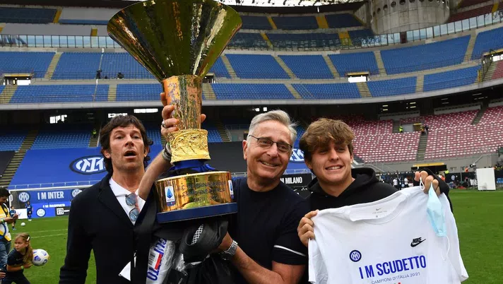 Paolo Bonolis commenta l’uscita del figlio che gioca in King League: “Bravo, hai già…” - immagine 1
