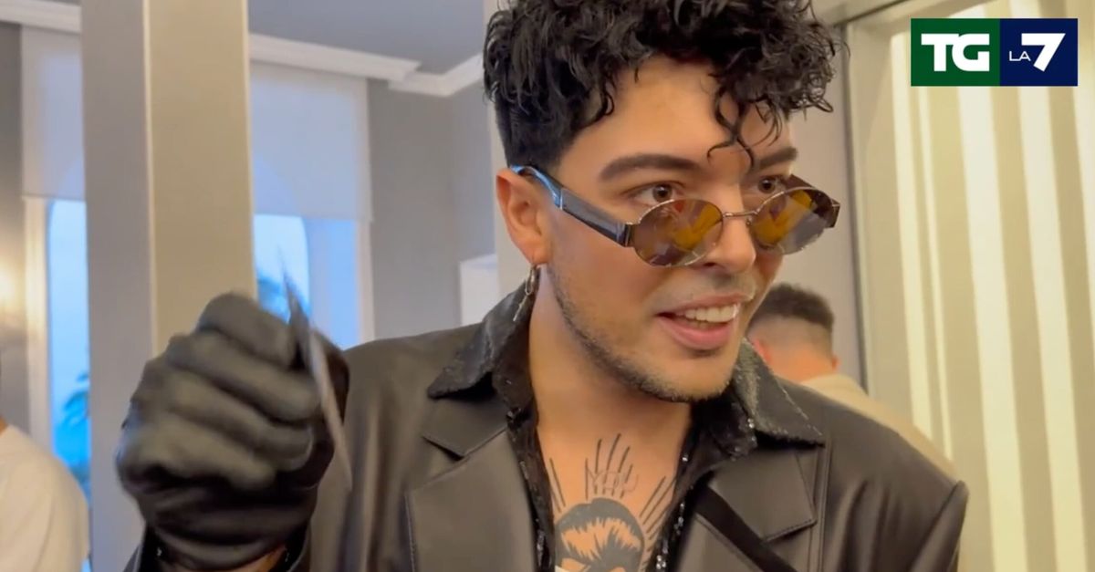 Sanremo, The Kolors regalano preservativi: “Da usare mentre si ascolta la nostra canzone”