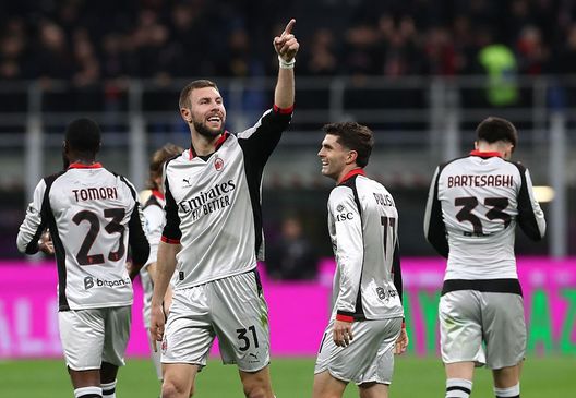 MILANO, ITALIA - 21 MARZO: Strahinja Pavlovic del Milan festeggia dopo aver segnato il primo gol della sua squadra durante la partita di Serie A tra Milan e Torino allo stadio Giuseppe Meazza il 21 marzo 2026 a Milano, Italia. (Foto di Marco Luzzani/Getty Images) Milan, Allegri si affida a Pavlovic: al serbo le chiavi della difesa- immagine 2
