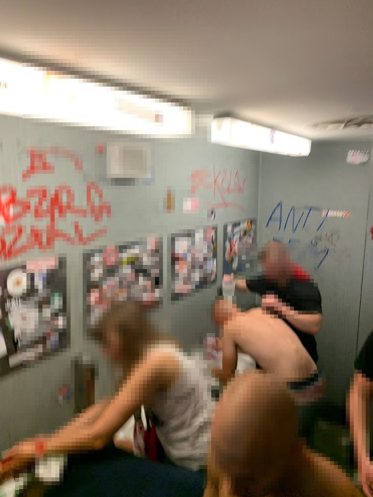 Francoforte, spray al peperoncino contro i tifosi del Colonia: flebo per un tifoso- immagine 2