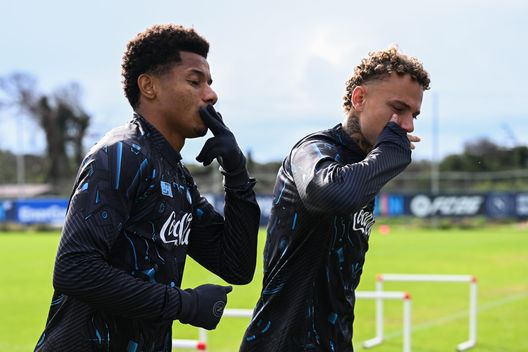 David Neres e Noa Lang durante una seduta d'allenamento tenuta da Antonio Conte alla guida del Napoli (27 novembre 2025)