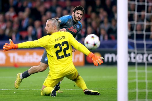 Amsterdam, Olanda - 4 ottobre 2022: Il gol di Khvicha Kvaratskhelia contro l'Ajax. (Foto di Dean Mouhtaropoulos/Getty Images) Ajax, i precedenti in Champions League contro le squadre italiane- immagine 2