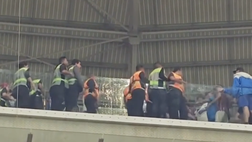 VIDEO – Brasile, intervento shock della polizia sugli spalti