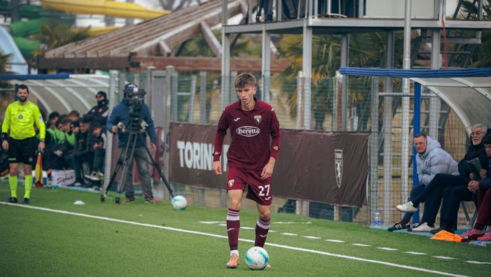 ORBASSANO, ITALY - Zalan Kugyela of Torino Primavera in action during the Primavera 1 match between Torino U20 and Roma U20 at Stadio on January 22, 2026, at stadium Valentino Mazzola in Orbassano, Italy. Photo: Alberto Girardi for Toro News Primavera, le formazioni ufficiali di Torino-Juventus: Kugyela torna titolare - immagine 1