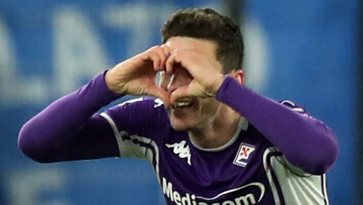 ROME, ITALY - JANUARY 07: Robin Gosens of ACF Fiorentina celebrates scoring his team's first goal during the Serie A match between SS Lazio and ACF Fiorentina at Stadio Olimpico on January 07, 2026 in Rome, Italy. (Photo by Paolo Bruno/Getty Images) FOTO – Gosens sui social: “Finalmente lotto con i miei compagni!” - immagine 1