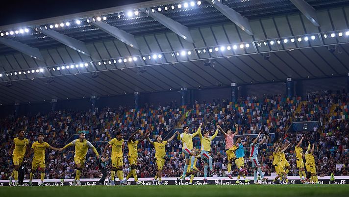 UDINE, ITALY - SEPTEMBER 20: Players of AC Milan celebrate winning the match against Udinese Calcio during the Serie A match between Udinese Calcio and AC Milan at Stadio Friuli on September 20, 2025 in Udine, Italy. (Photo by Emmanuele Ciancaglini/Getty Images) udinese-milan-bluenergy-stadium-serie-a-quarta-giornata-diretta-live-dazn-sky-risultato-gol-probabili-formazioni-ufficiali-interviste-dichiarazioni-news