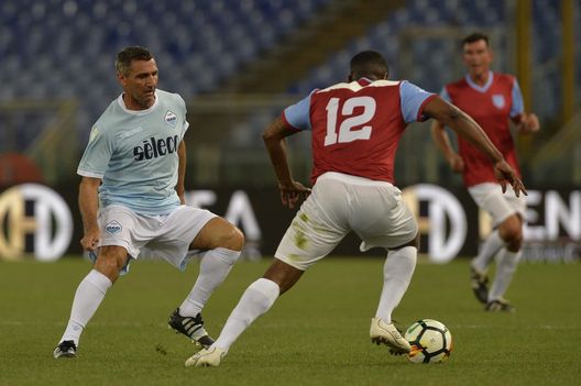 Bruno Giordano durante una partita di 'vecchie glorie tra Lazio e West Ham (Photo by Marco Rosi/Getty Images) ESCLUSIVA Giordano: “Vittoria del Napoli inaspettata ma meritata. Peccato per la Lazio”- immagine 2