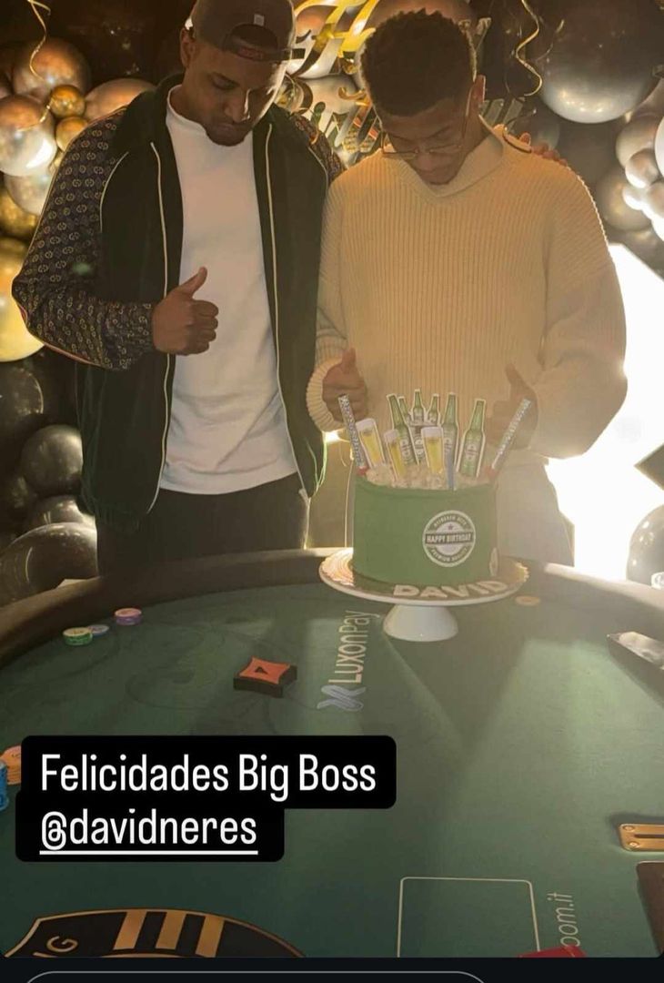 GALLERY Neres festeggia il suo compleanno: torta speciale per il brasiliano - immagine 2