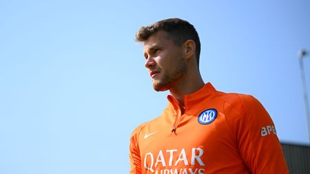 COMO, ITALY - AUGUST 09: Josep Martinez of FC Internazionale looks on during the FC Internazionale training session at BPER Training Centre at Appiano Gentile on August 09, 2024 in Como, Italy. (Photo by Mattia Pistoia - Inter/Inter via Getty Images)
