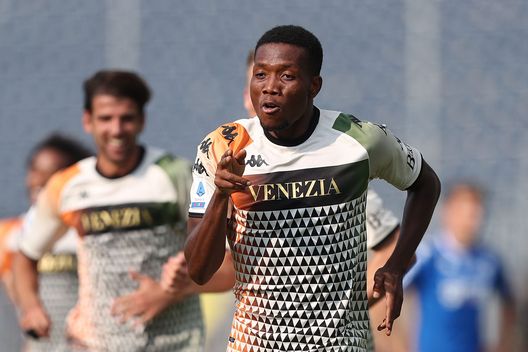 EMPOLI, ITALY - SEPTEMBER 11: David Chidozie Okereke of Venezia FC celebrates after scoring a goal during the Serie A match between Empoli FC and Venezia FC at Stadio Carlo Castellani on September 11, 2021 in Empoli, Italy. (Photo by Gabriele Maltinti/Getty Images)