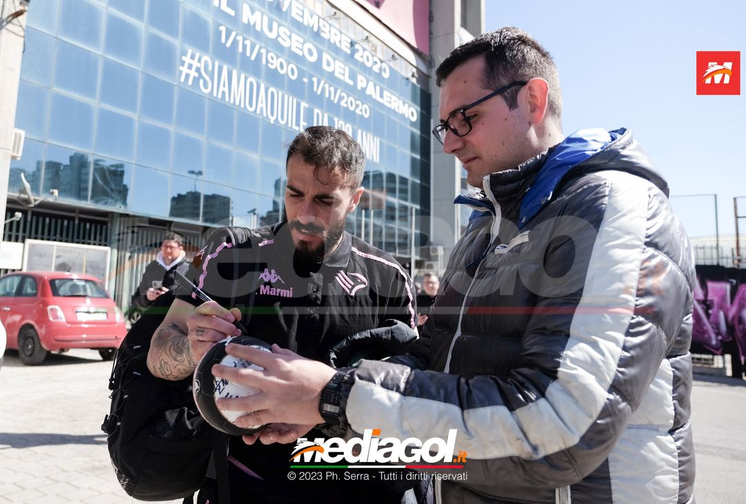 FOTO Cittadella-Palermo, la squadra in partenza dal “Renzo Barbera” (GALLERY) - immagine 27