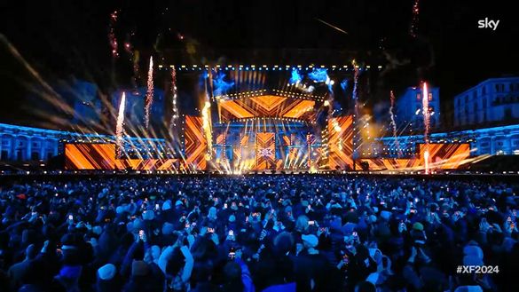 X Factor 2024, trionfa Mimì: ecco com’è andata la finale di piazza del Plebiscito- immagine 2