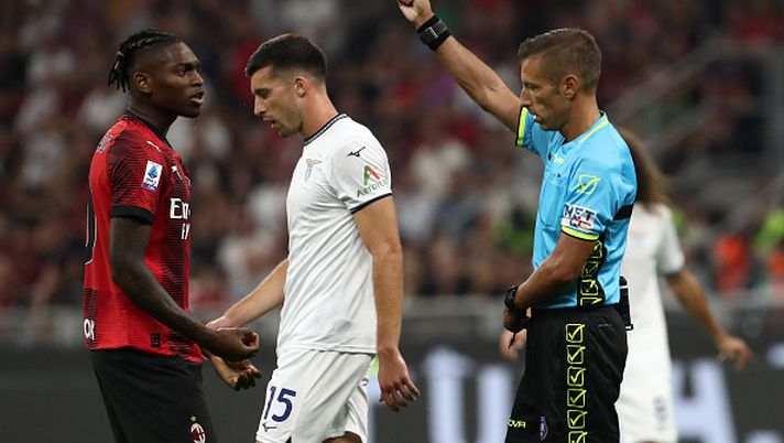 In Pisa-Inter ad esempio ci sono 3 esempi chiari sui gialli. Inter: 15 falli falli, 1 ammonito: Acerbi. Pisa: 13 falli falli, 2 ammoniti.