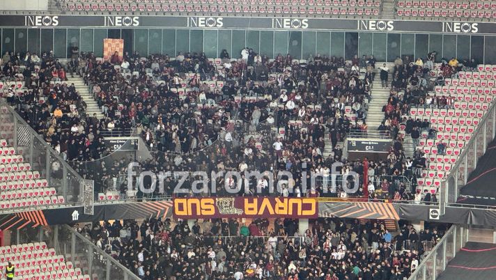 Nizza-Roma, solidarietà della Sud per i tifosi fermati: striscione capovolto - immagine 1
