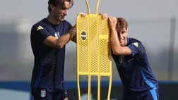 Under 21, Baldanzi scherza con Bove appoggiato a una sagoma: “Occhio che casca”