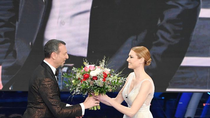 SANREMO, ITALY - FEBRUARY 05: Carlotta Mantovan and Amadeus attend the 70° Festival di Sanremo (Sanremo Music Festival) at Teatro Ariston on February 05, 2020 in Sanremo, Italy. (Photo by Daniele Venturelli/Getty Images) Carlotta Mantovan