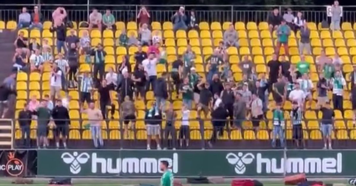 Follia in Lituania: tifosi lanciano valigie in campo per l’esonero del tecnico