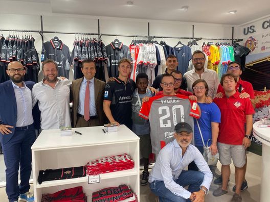 cremonese-terza-maglia-2025-2026-presentazione-third-kit-cremona-serie-a