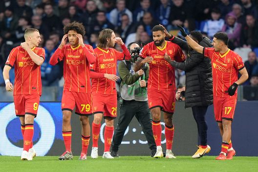 Il Napoli ringrazia i big e vince contro un Lecce sfrontato: ma che paura per Banda- immagine 2