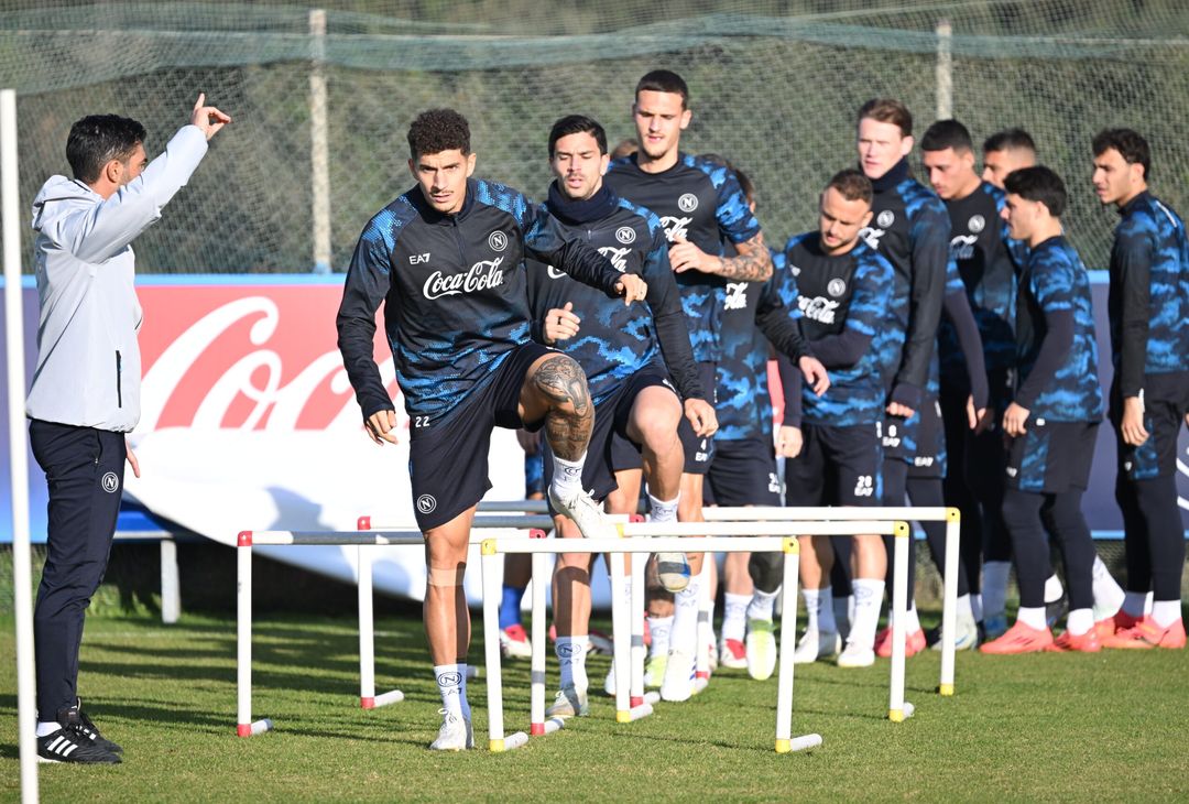 Allenamento a Castel Volturno agli ordini di Conte