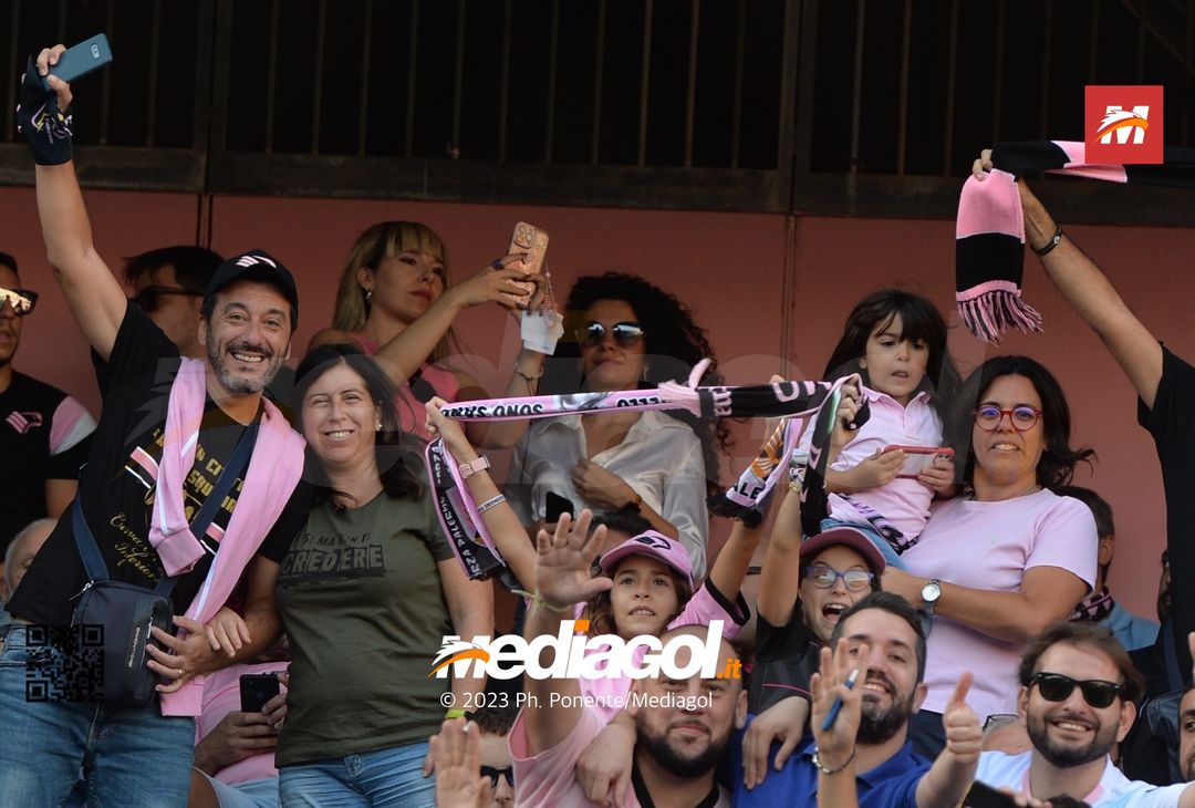 FOTOTIFO Palermo-Lecco, gli scatti ai tifosi al “Renzo Barbera” (GALLERY) - immagine 64