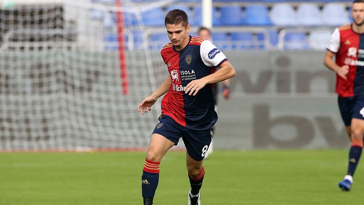 CAGLIARI, ITALY - OCTOBER 25: Razvan MArin of Cagliari in action during the Serie A match between Cagliari Calcio and FC Crotone at Sardegna Arena on October 25, 2020 in Cagliari, Italy. (Photo by Enrico Locci/Getty Images) Romania, Marin dopo l’eliminazione: “C’è delusione, episodi hanno cambiato tutto” - immagine 1