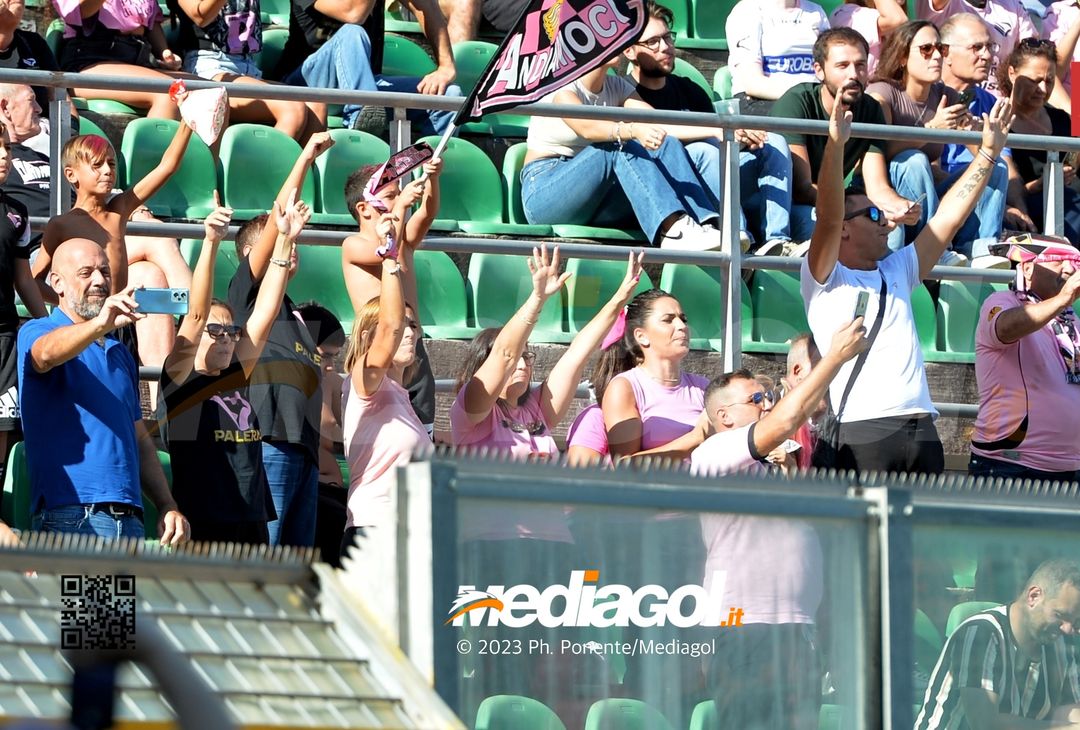 FOTOTIFO Palermo-Sudtirol 2-1, gli scatti ai tifosi al “Renzo Barbera” (GALLERY) - immagine 69
