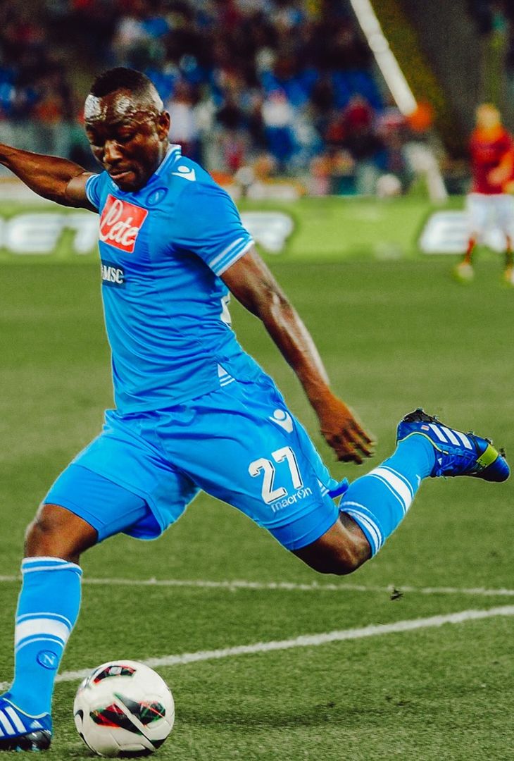 'Roma-Napoli nel corso degli anni': su Instagram, l'account ufficiale degli azzurri ha pubblicato un carosello di foto con i momenti più importanti degli ultimi quindici Derby del Sole disputatisi all'Olimpico.