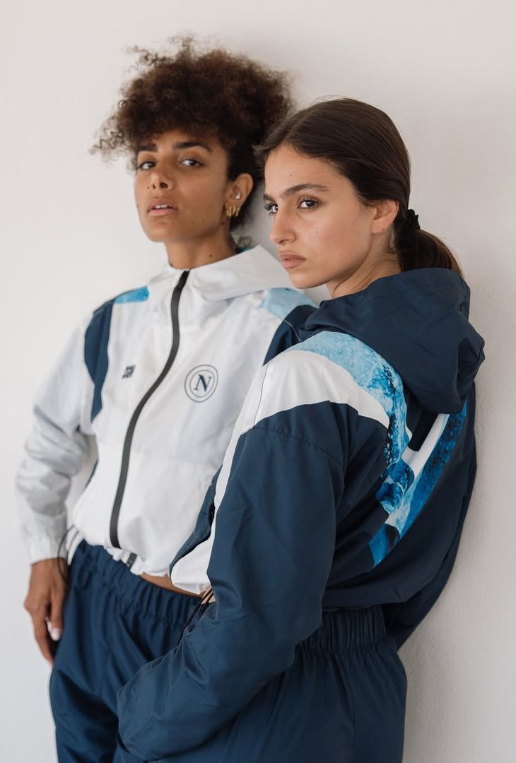 Azzurra e autentica: la collezione femminile SSC Napoli è tutta da vivere – GALLERY - immagine 4