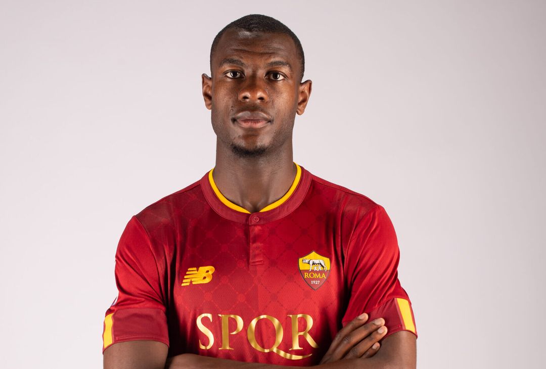 Roma, i primi scatti di Ndicka con la maglia giallorossa – FOTO GALLERY - immagine 13