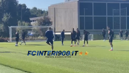 VIDEO FCIN1908 / Inter, nerazzurri in campo: Sucic si riscalda con Kolarov