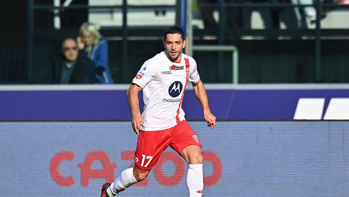 BOLOGNA, ITALY - FEBRUARY 12: Gianluca Caprari of AC Monza in action during the Serie A match between Bologna FC and AC Monza at Stadio Renato Dall'Ara on February 12, 2023 in Bologna, Italy. (Photo by Alessandro Sabattini/Getty Images) Torino-Monza 1-1, Caprari: “Abbiamo avuto personalità, possiamo arrivare in alto” - immagine 1